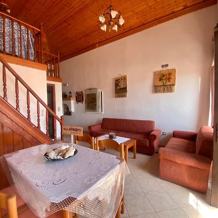 Villa Afroditi Chalki Town 外观 照片