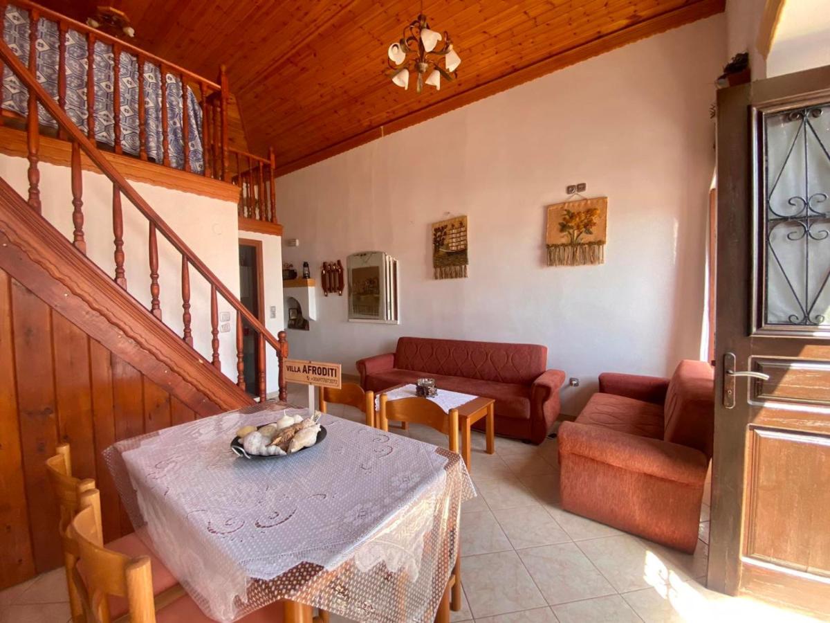 Villa Afroditi Chalki Town 外观 照片